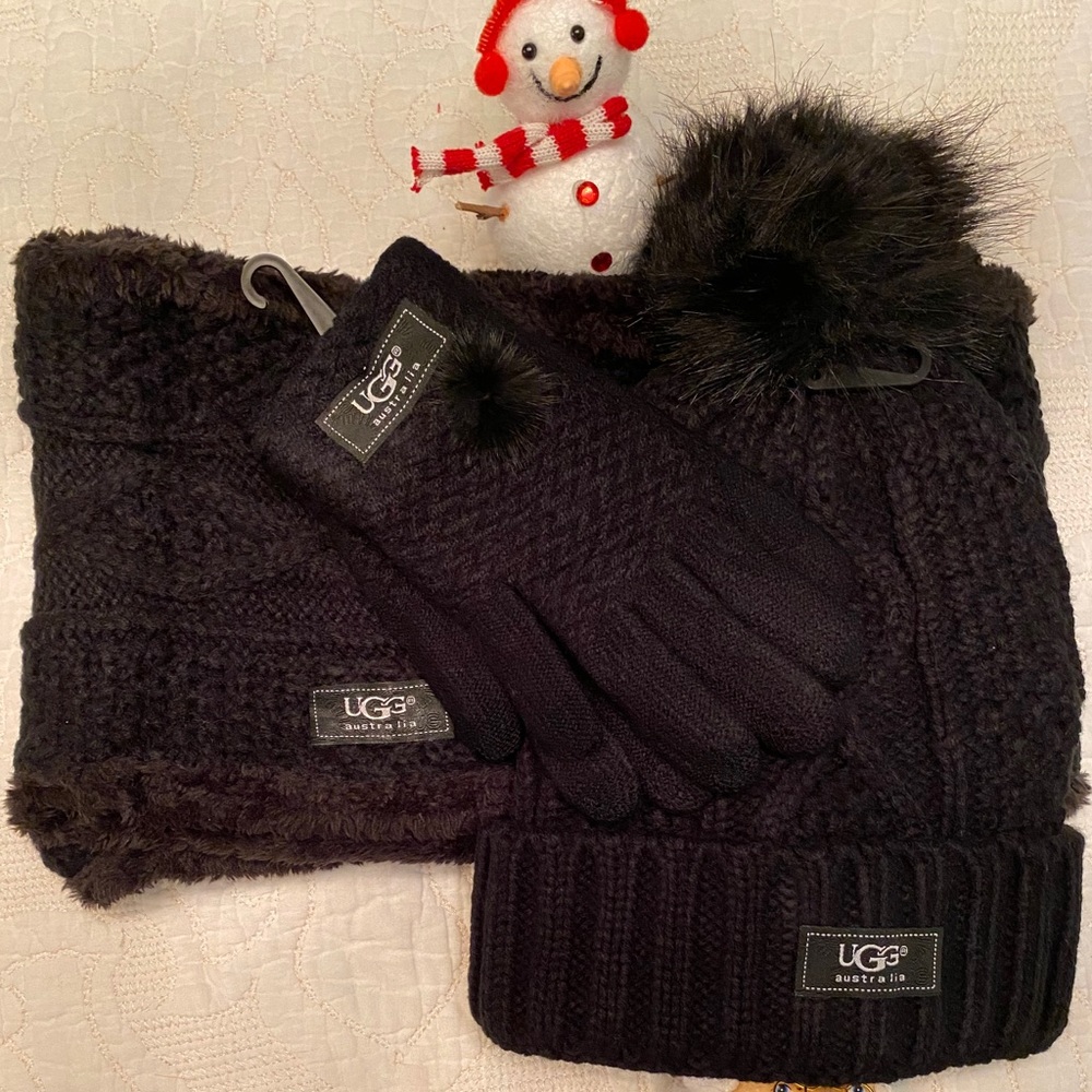 Ugg 3 pc hat gloves scarf set